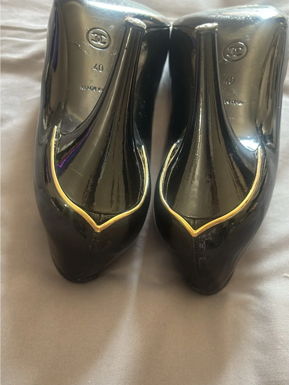 CHANEL Black Patent Leather Pointed-Toe Pumps with Gold Logo